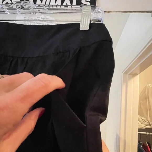 LOFT Ann Taylor Size 2 Black Short Circle Mini Skirt with POCKETS!